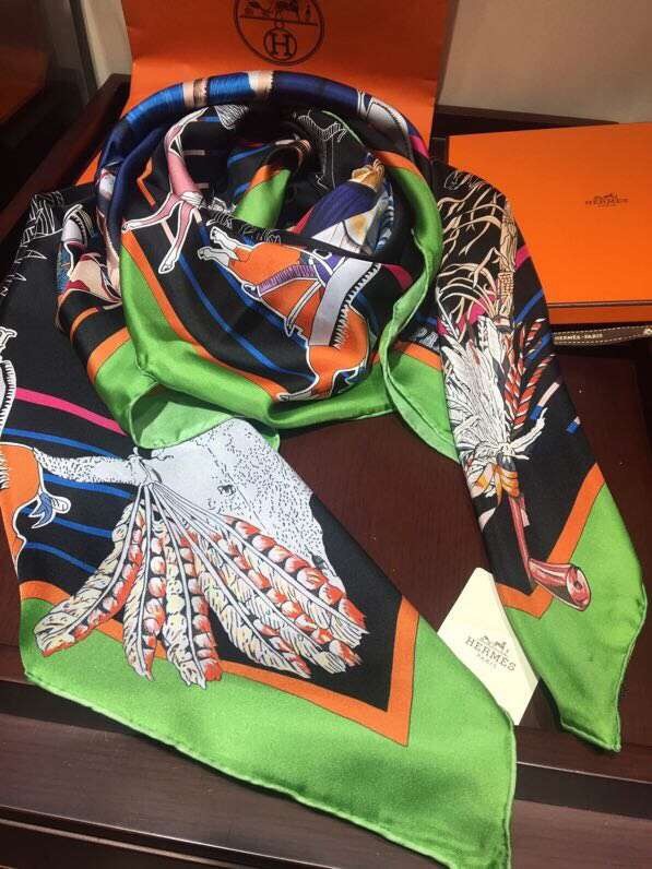 Hermes Scarf in silk twill with hand rolled edges H2561