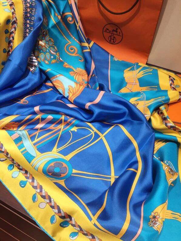 Hermes Scarf in silk twill with hand rolled edges H2565