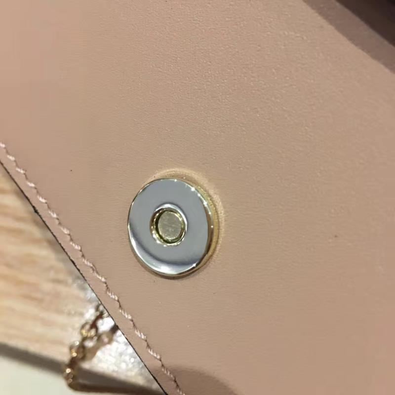 Valentino Garavani Rockstud leather clutch 01327 apricot