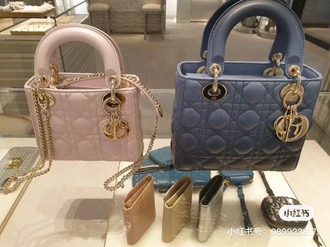 MEDIUM LADY DIOR BAG Gradient Cannage Lambskin M0565OS blue