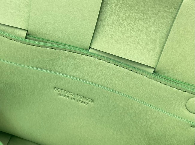Bottega Veneta CASSETTE Mini intreccio leather belt bag 651053 green