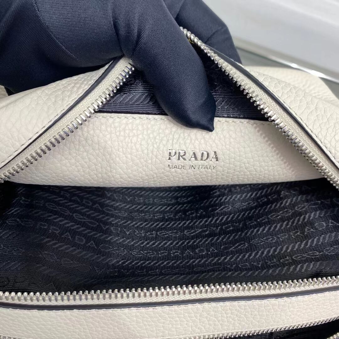 Prada Leather bag with shoulder strap 1BH082 white
