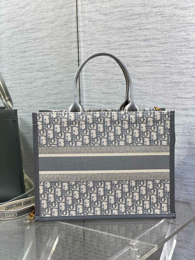 Medium Dior Book Tote Dior Oblique Embroidery and Calfskin M1324CZ-3