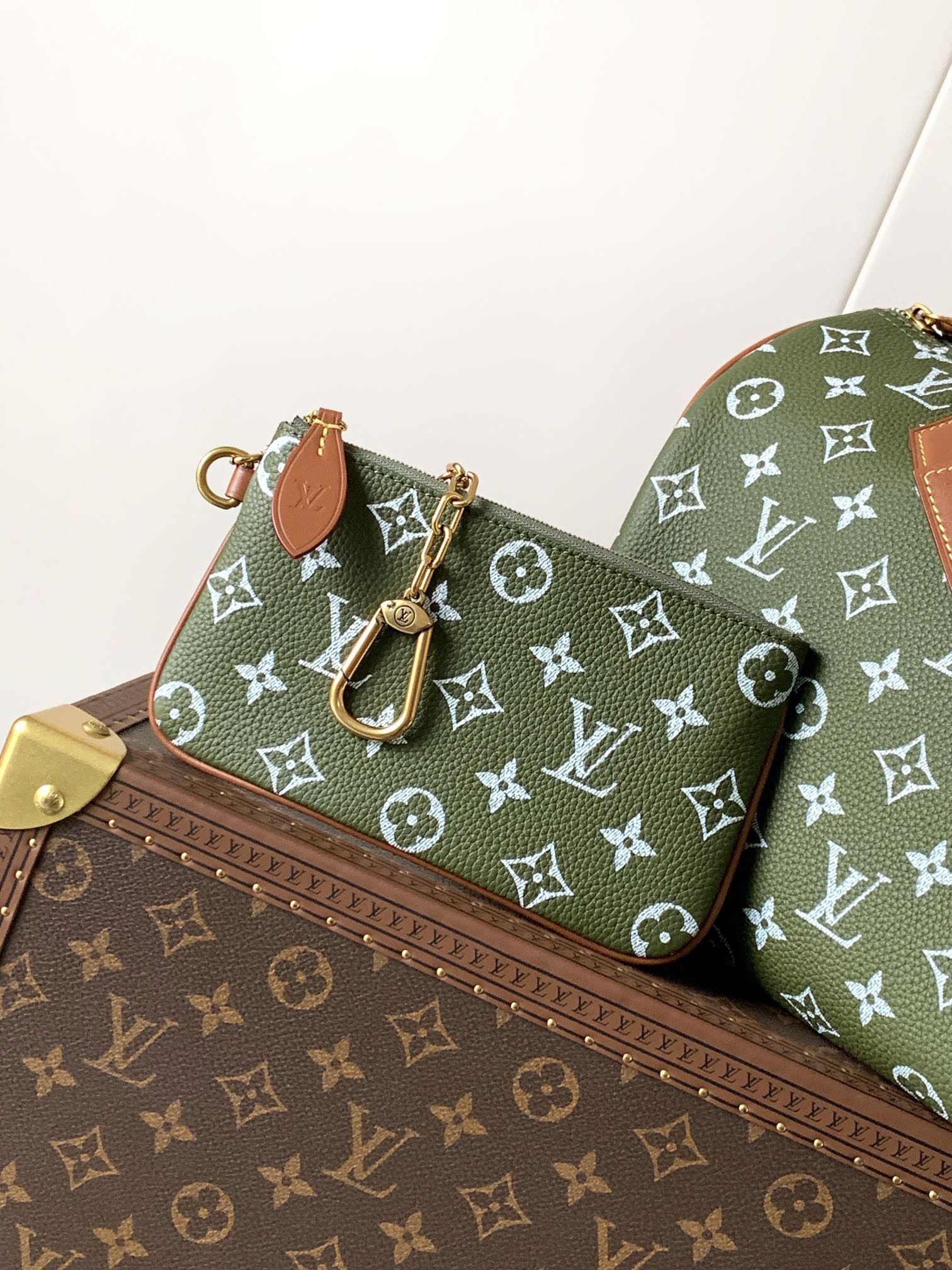 Louis Vuitton Monogram Canvas Speedy 30 Bandouliere M15241 Olive Green