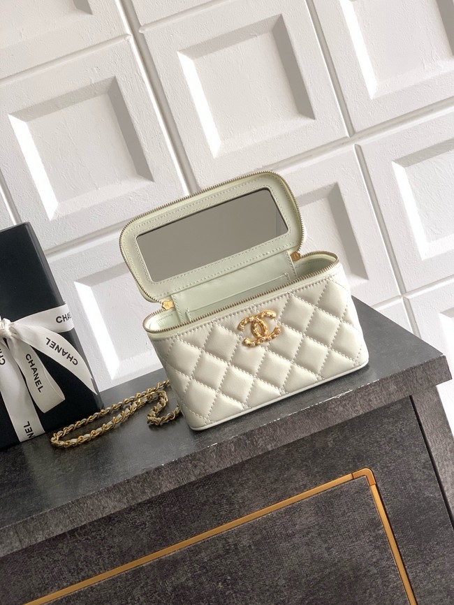 CHANEL 26C Vanity with Chain AP3940 white