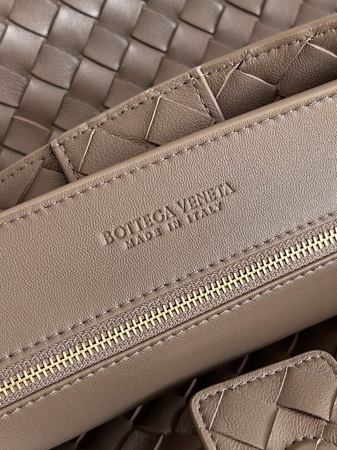 Bottega Veneta Andiamo Pepites Original Leather Large Bag 743575 Brown