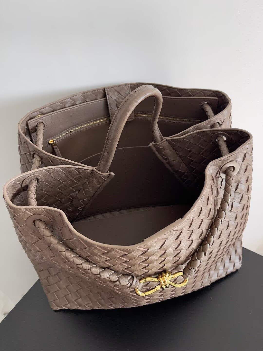 Bottega Veneta Andiamo Pepites Original Leather Large Bag 743575 Brown