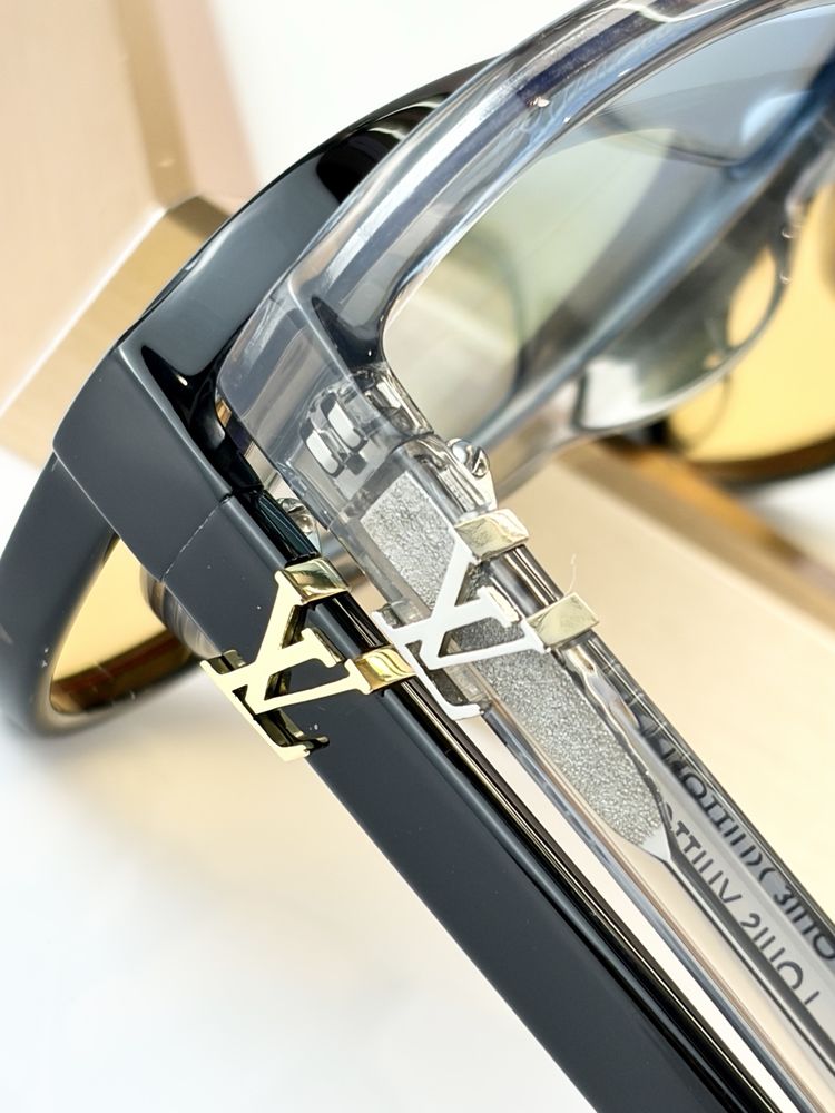 Louis Vuitton Sunglasses LVS00002-1