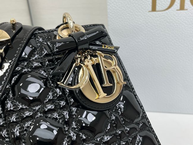 Small Lady Dior Bag with Strap Cannage patent leather M0531OU black