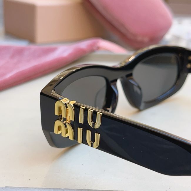 MiuMiu Sunglasses 821486-3
