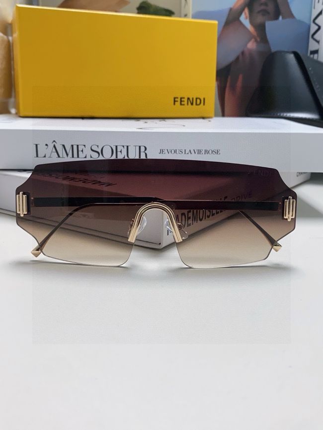 Fendi Sunglasses 821539-2