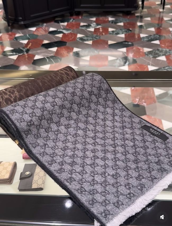 Gucci Reversible Cashmere scarf A005HK-2