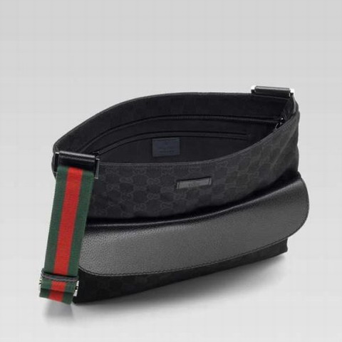 Gucci Medium Messenger Bag 256100 in nero