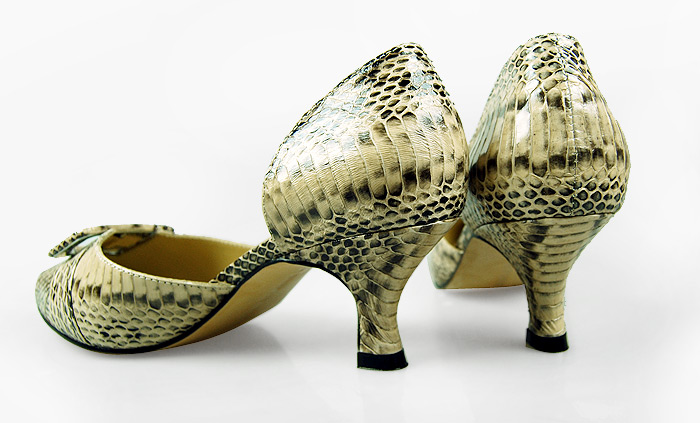 Manolo Blahnik Buckle snakeskin leather golden