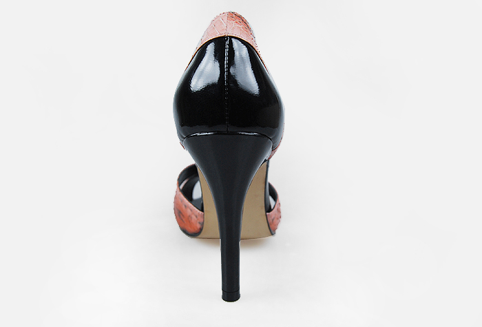 Manolo Blahnik Fashion Snake Sandals Black and Red