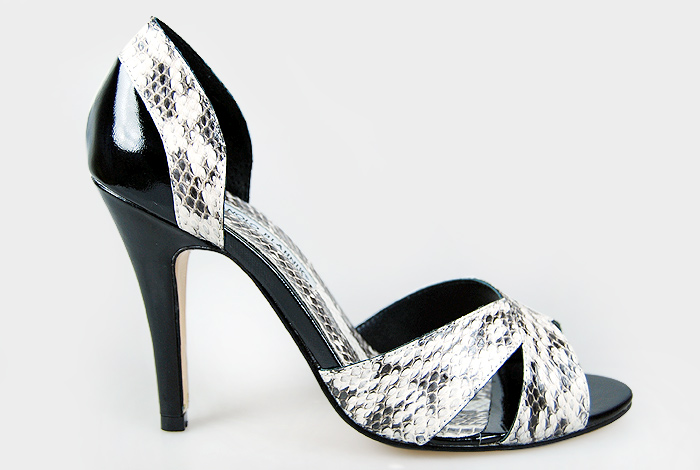 Manolo Blahnik Fashion Snake Sandals Black and white