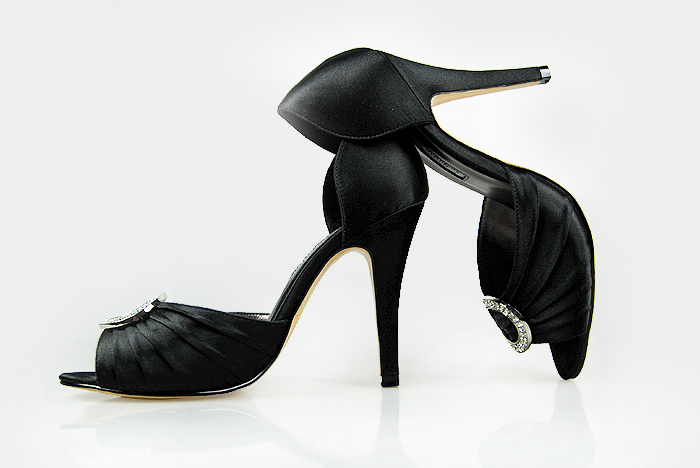 Manolo Blahnik Fashion Spring-Summer Sandals Black with crystals