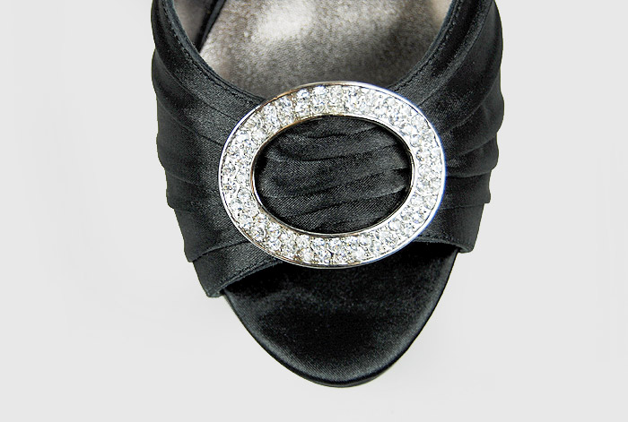 Manolo Blahnik Fashion Spring-Summer Sandals Black with crystals