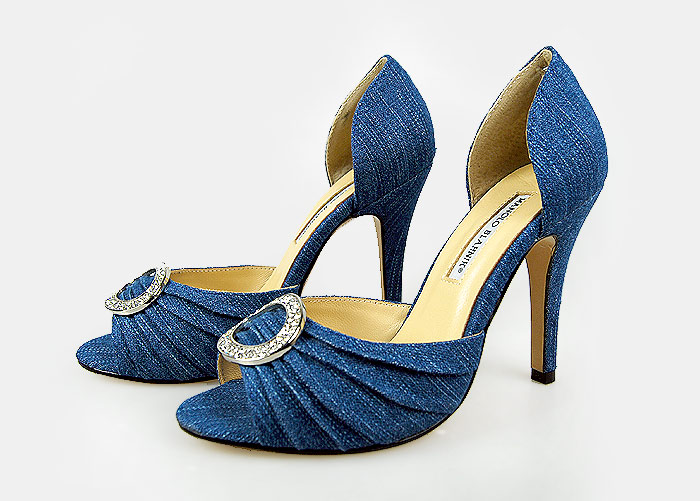 Manolo Blahnik Fashion Spring-Summer Sandals Dark Blue with crystals