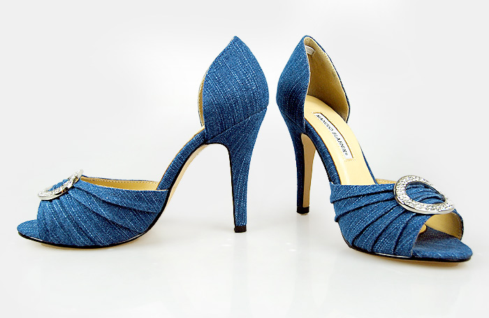 Manolo Blahnik Fashion Spring-Summer Sandals Dark Blue with crystals