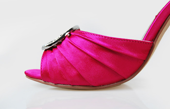 Manolo Blahnik Fashion Spring-Summer Sandals Peach with crystals