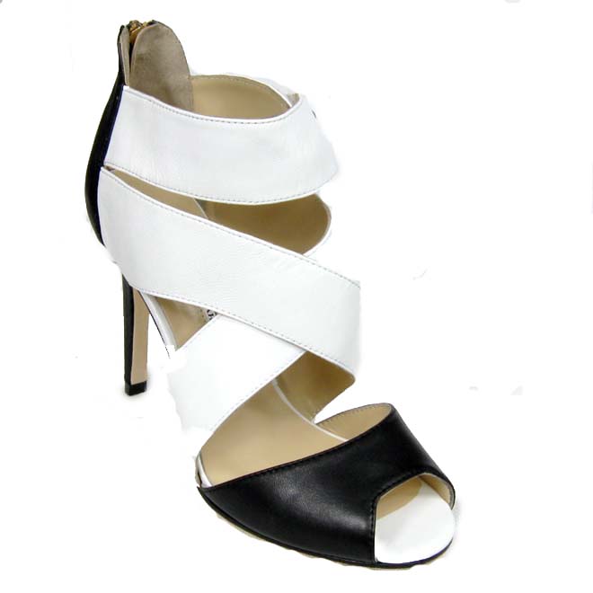 Manolo Blahnik black and white back slide fastener pumps