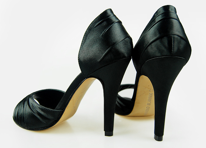 Manolo Blahnik classic Satin pumps black