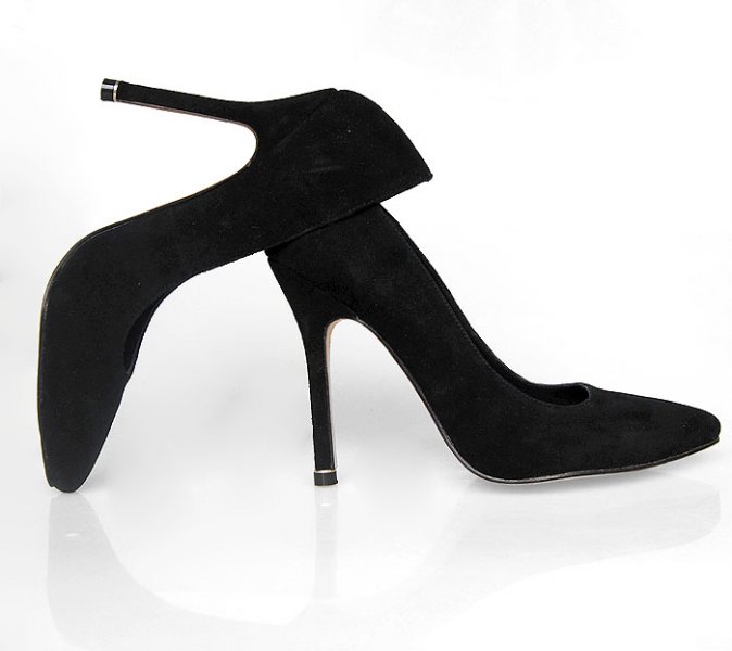 Manolo Blahnik pointed toe suede pumps black