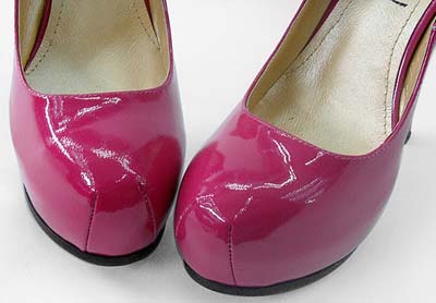 YSL patent round sewing toe pumps coccinellin