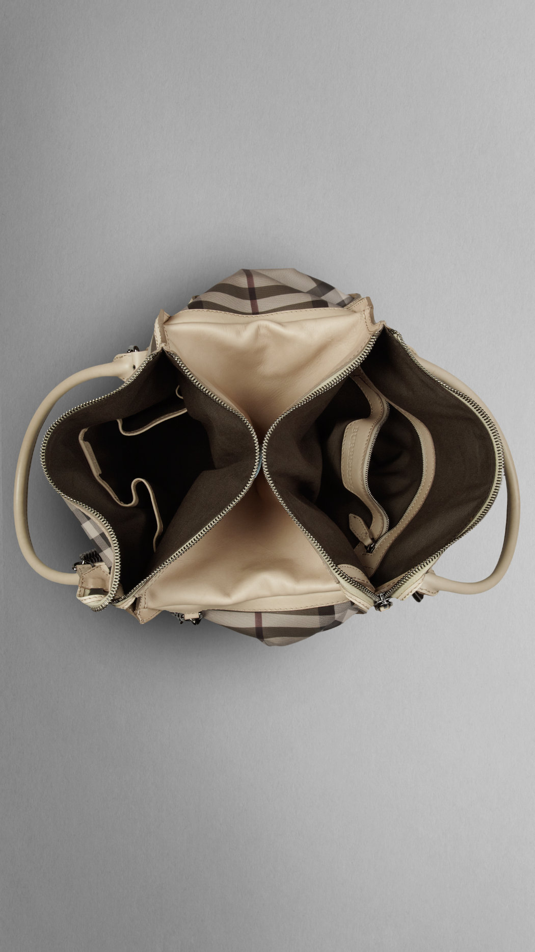 Burberry Media affumicato Verifica catena di Hobo Borsa 37664241