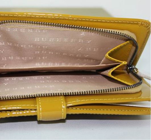 Burberry Grande Nova Check ID Wallet 34635777