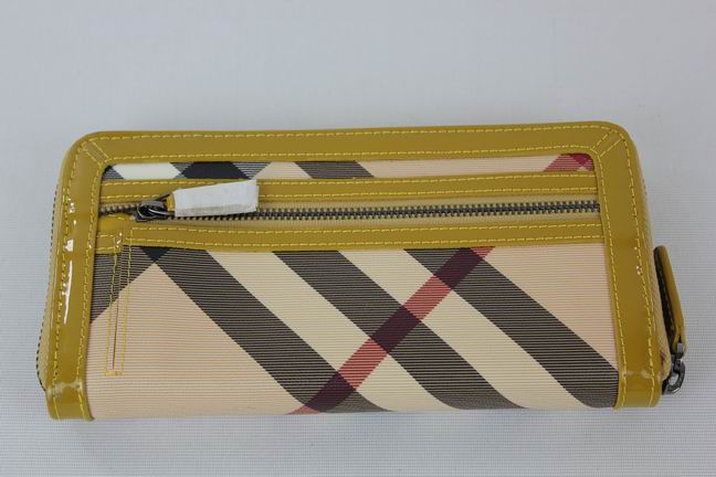 Burberry Grande Nova Check ID Wallet 37540588