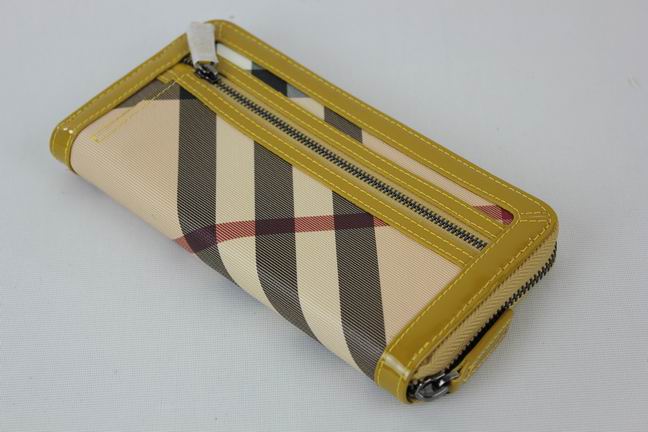 Burberry Grande Nova Check ID Wallet 37540588