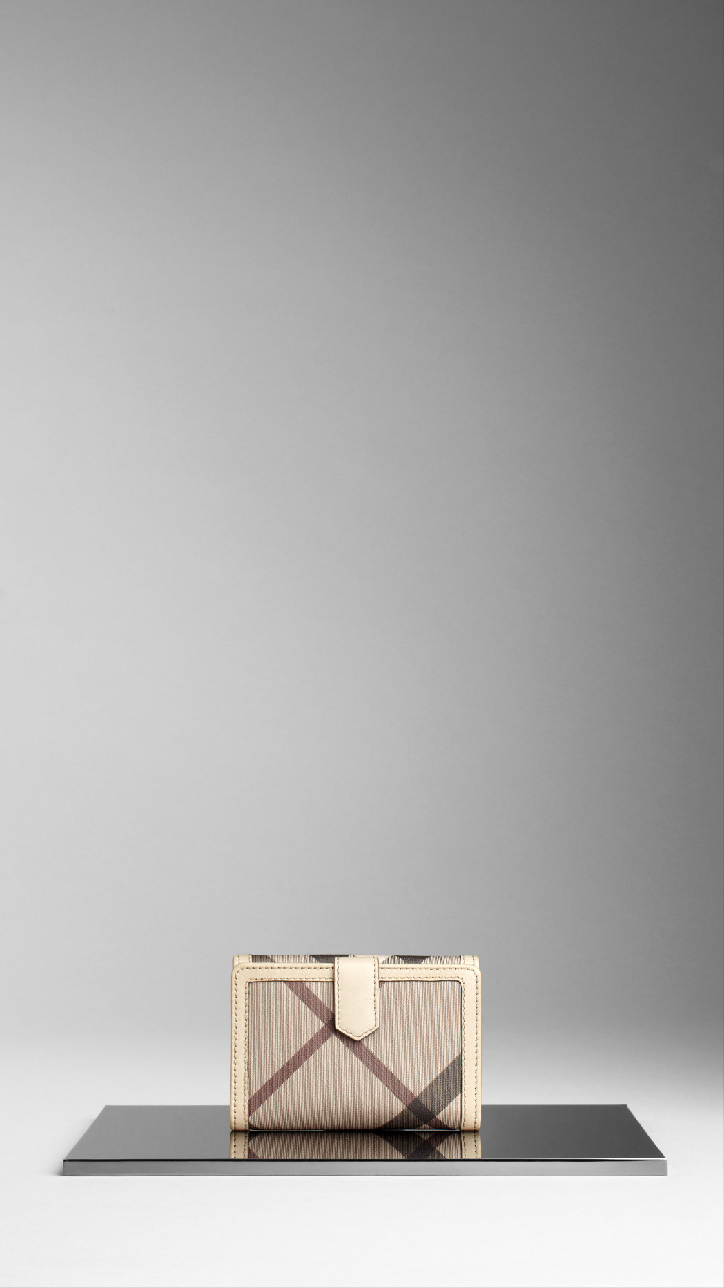 Burberry affumicato Controllare Id Wallet 36899771