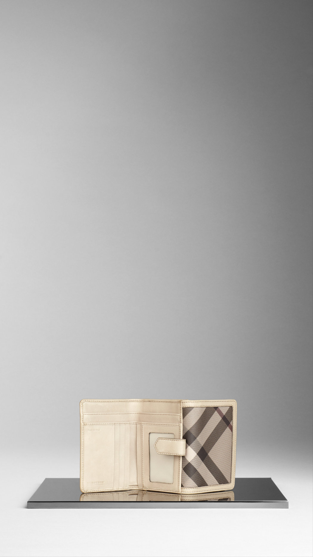 Burberry affumicato Controllare Id Wallet 36899771