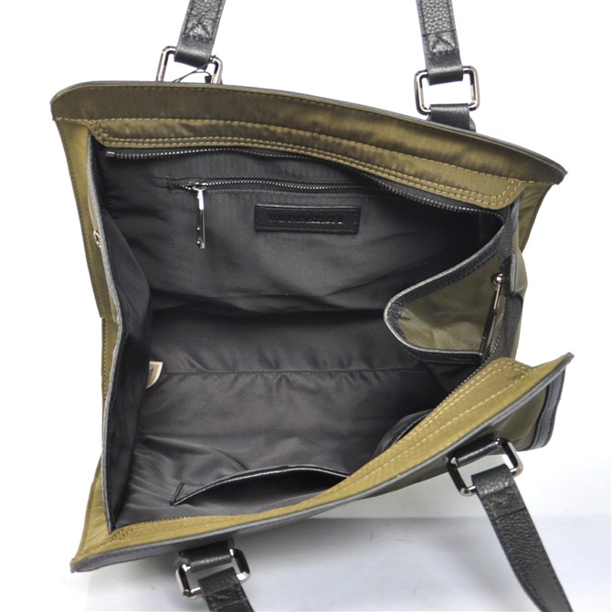 Burberry Nylon Heritage Buckle Borsa Tote 37641632